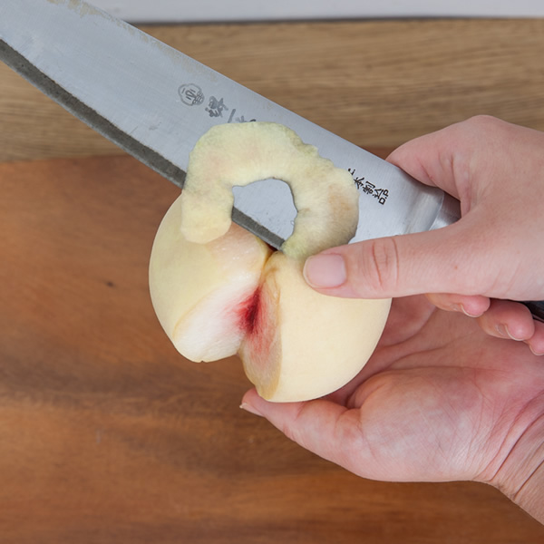 2：果梗部分からリンゴむき