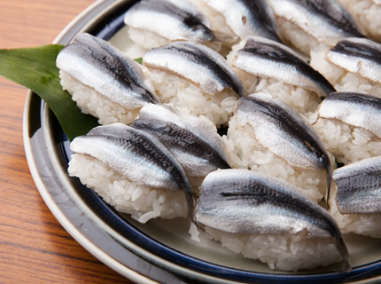 写真：ママカリの握り寿司